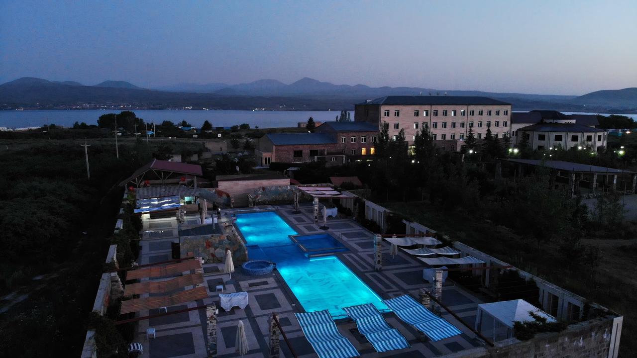 Maria Resort Sevan Exteriör bild